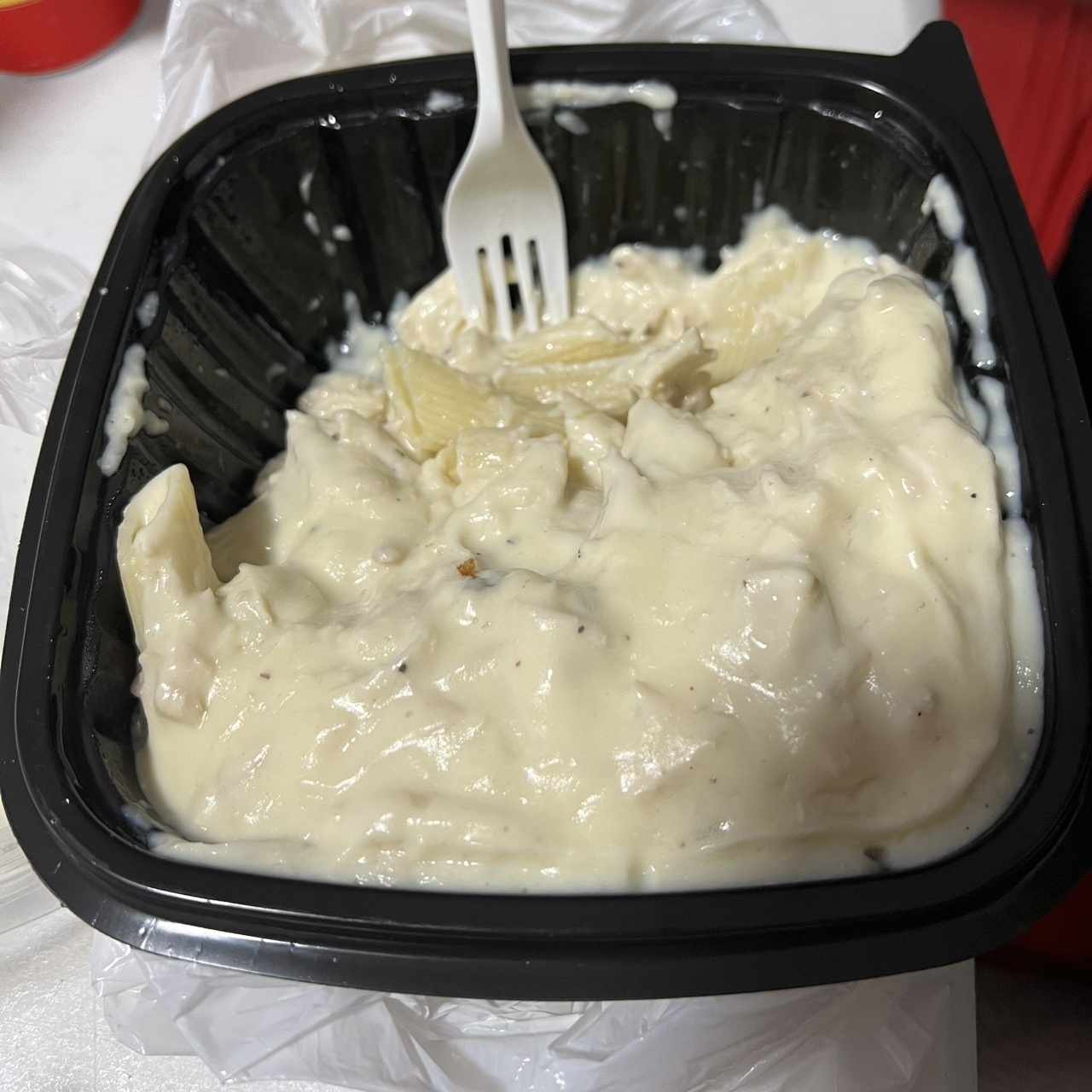 Pasta en salsa Blanc con pollo 