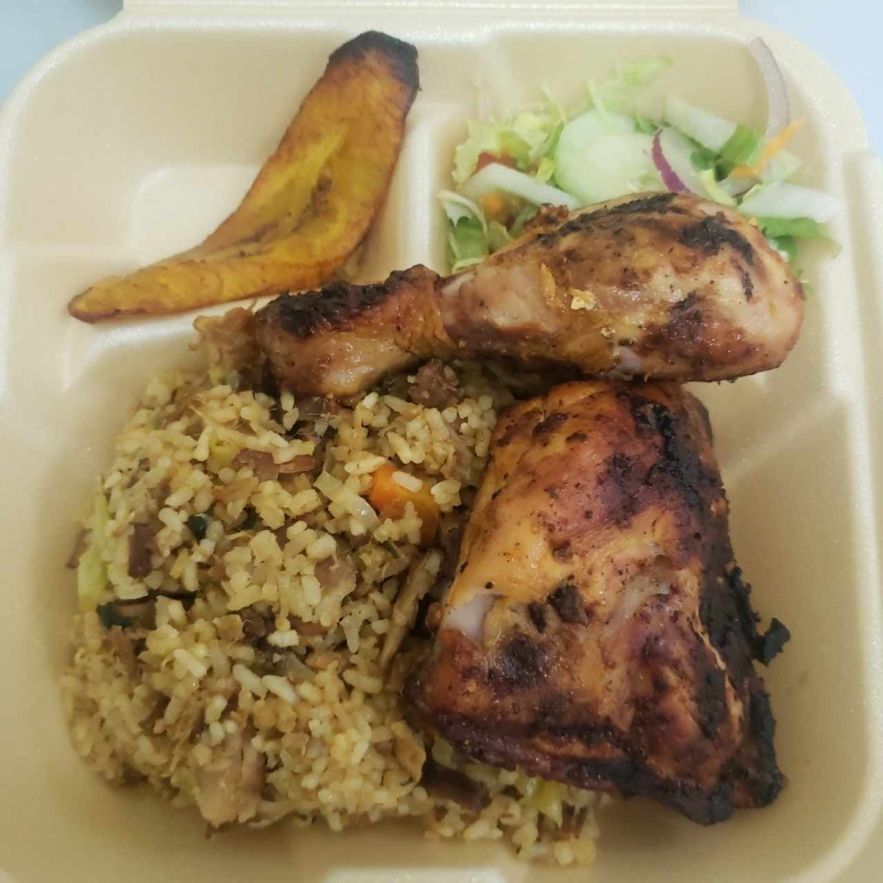 pollo al carbon con arroz frito de la casa 