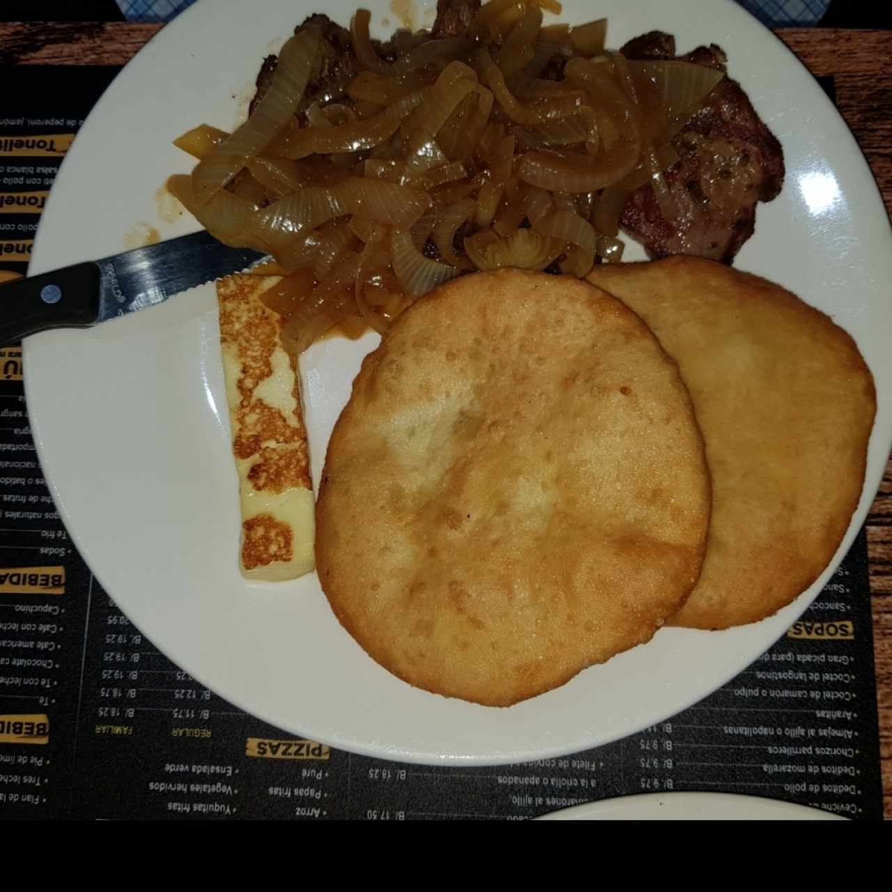 Desayunos - Bistec Encebollado