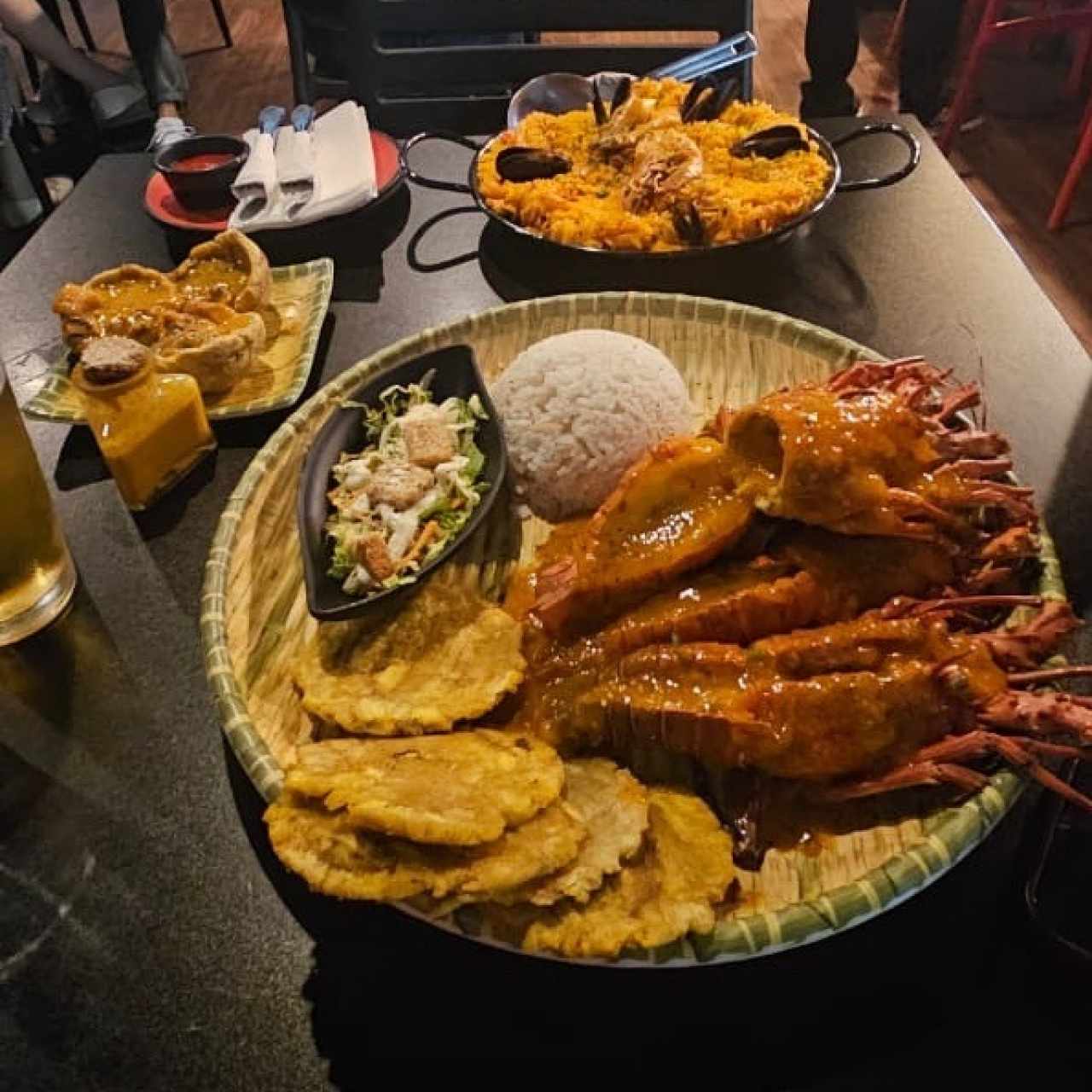 Langosta y paella 