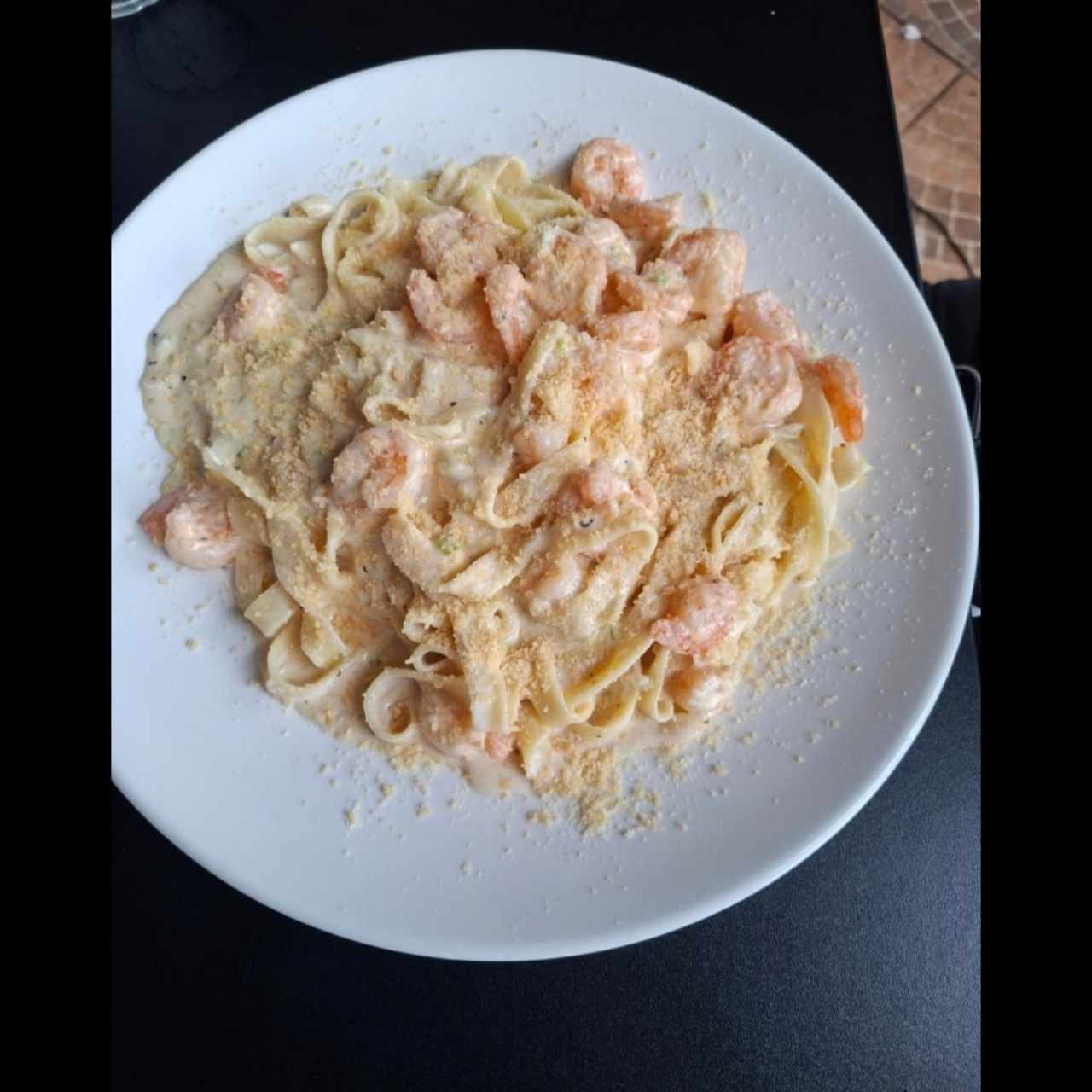 Pasta con Camarones en salsa blanca 