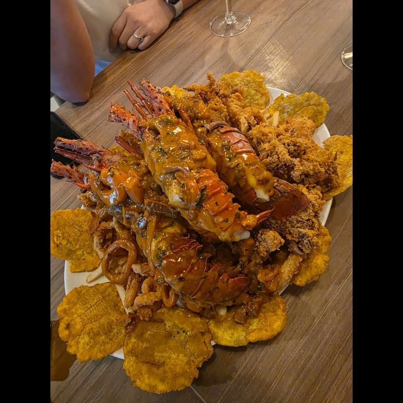 Picada de mariscos con langostas