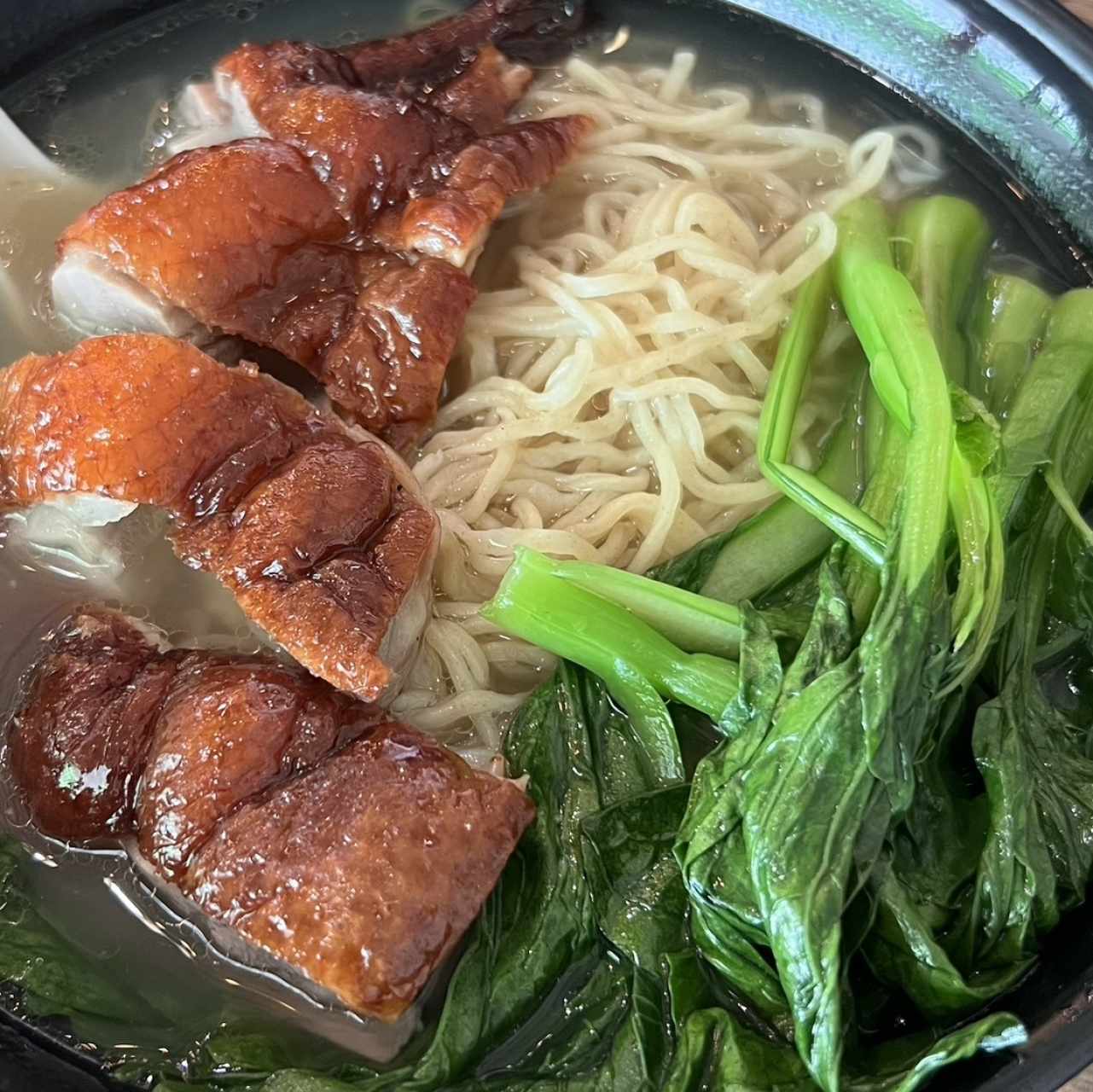 Sopa de pato (fideos amarillos)