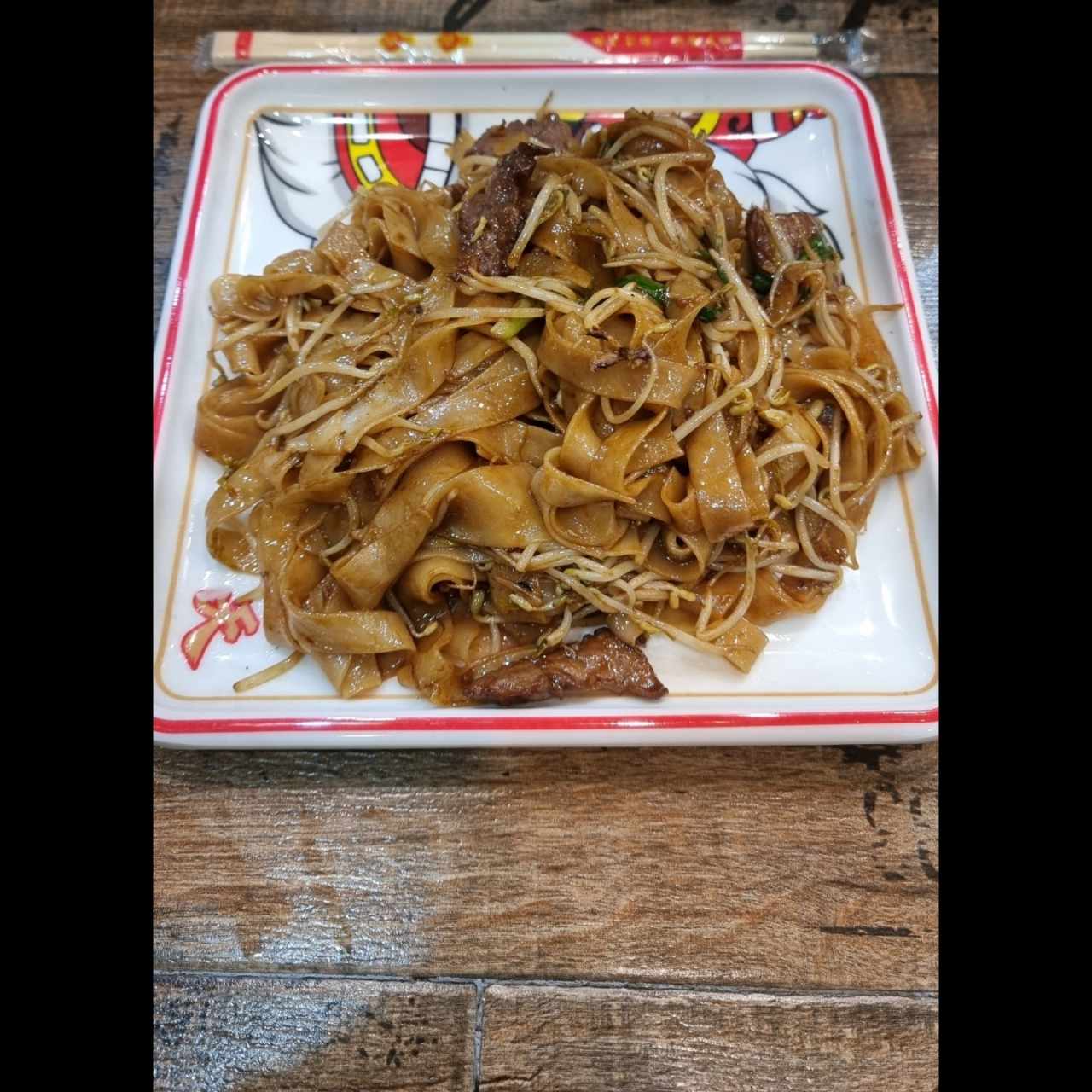 Chow fun con carne