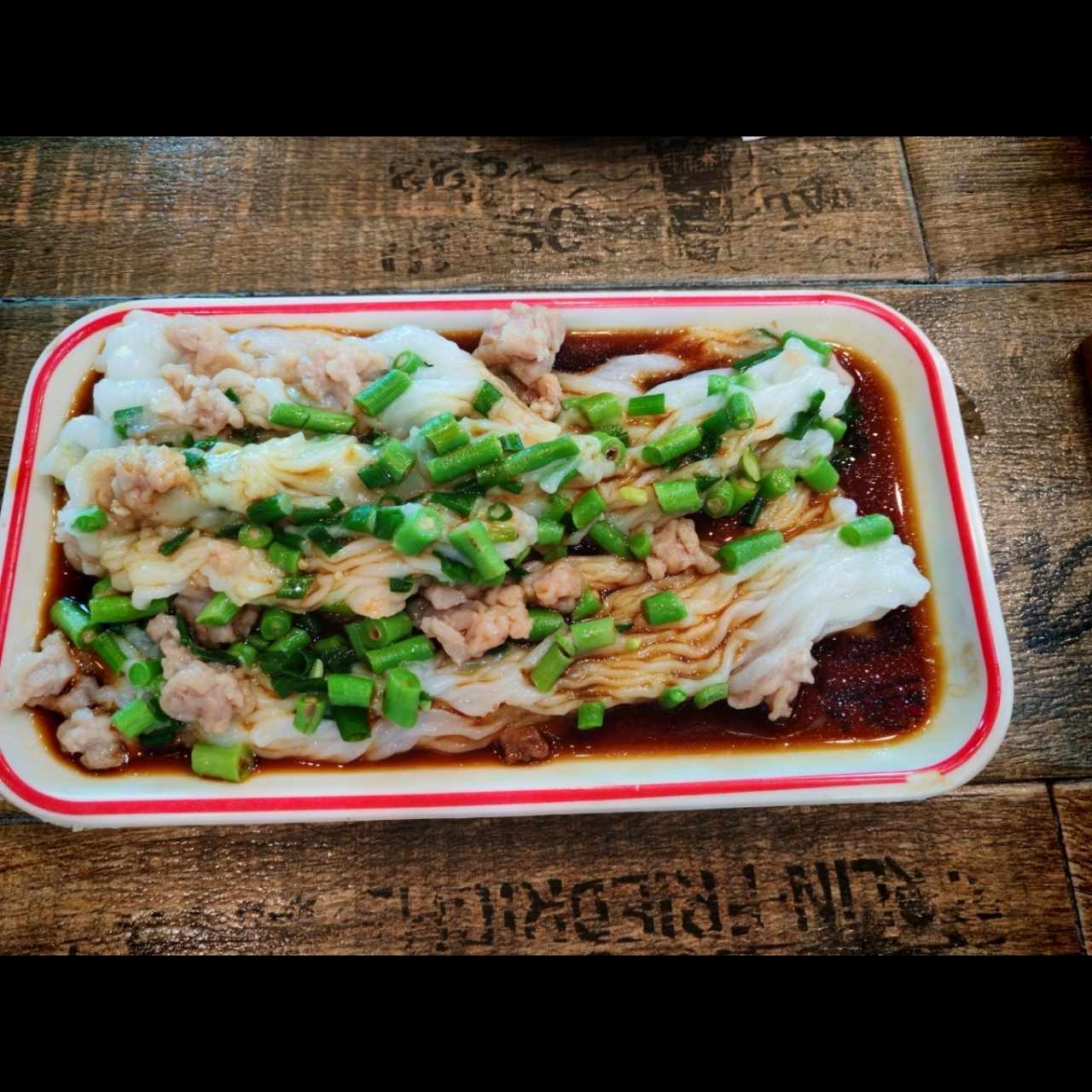Cheonfan de puerco liso y habichuelas 