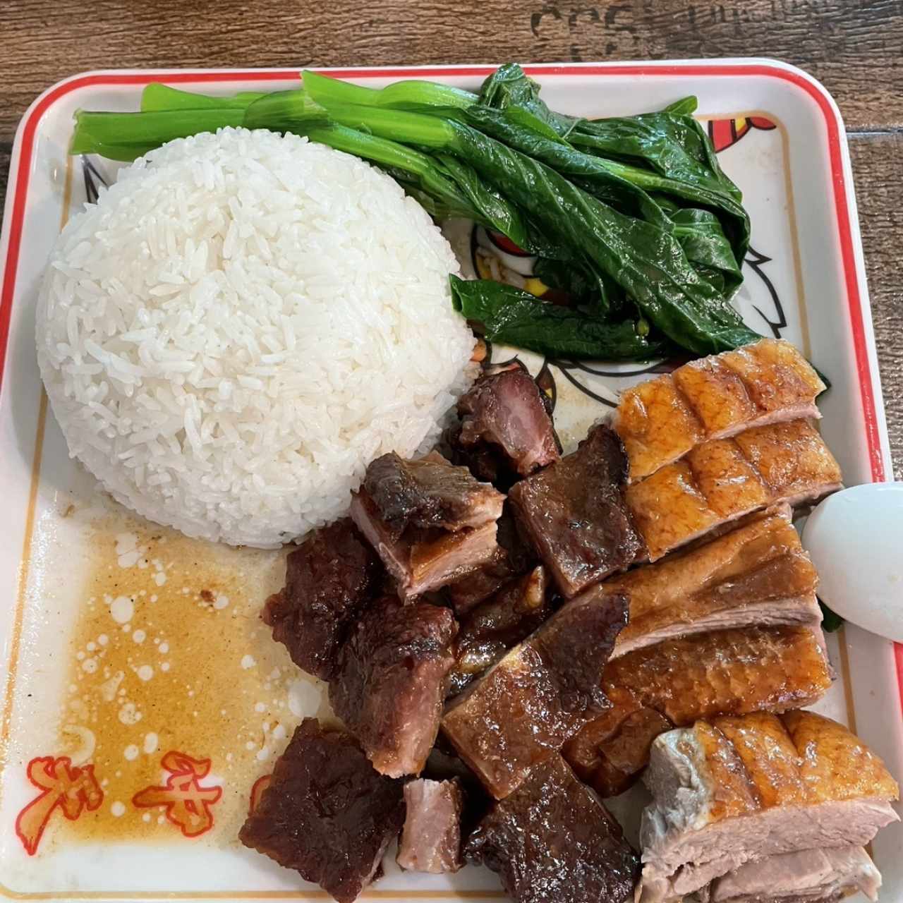 Arroz con pato y costillas asadas