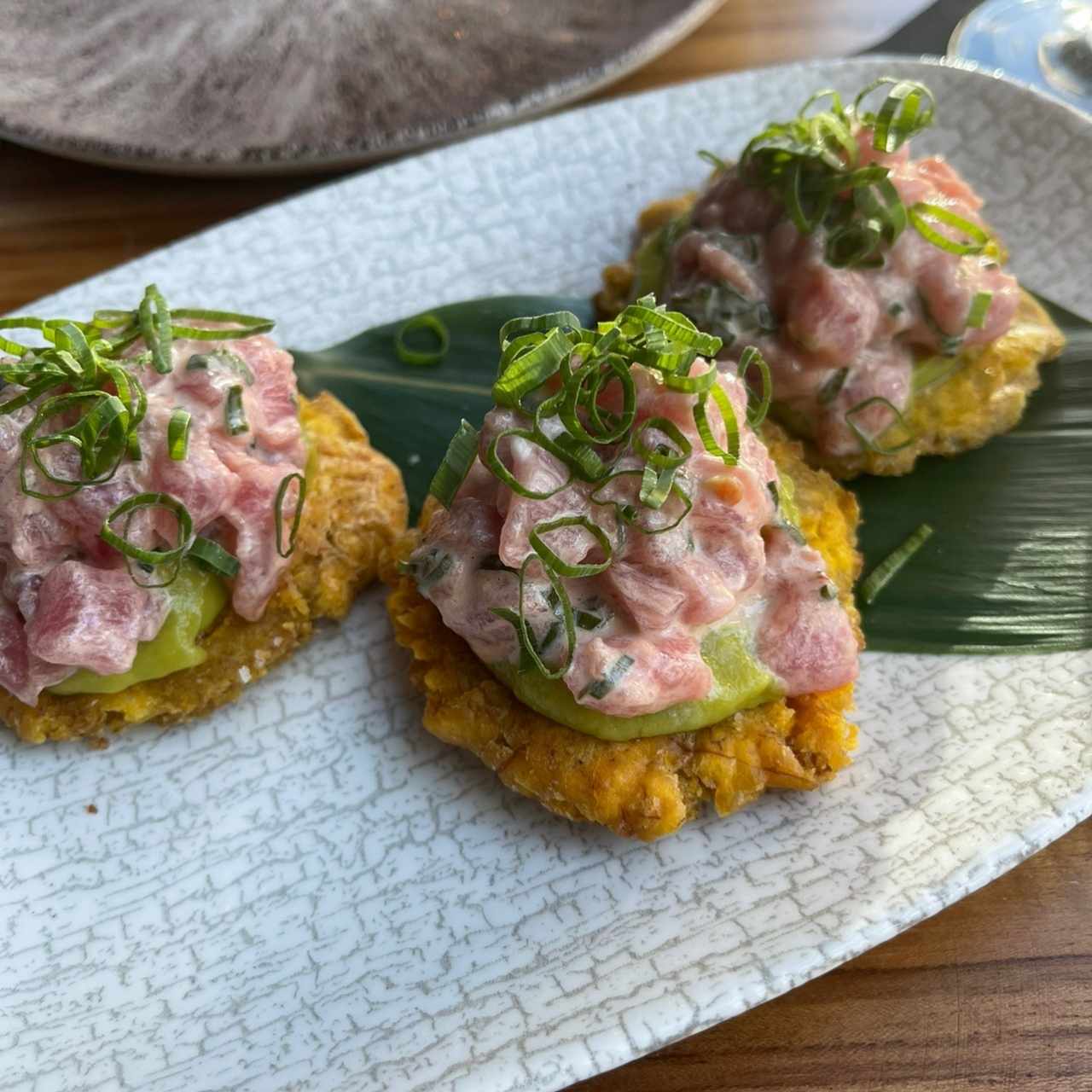Patacones con atún