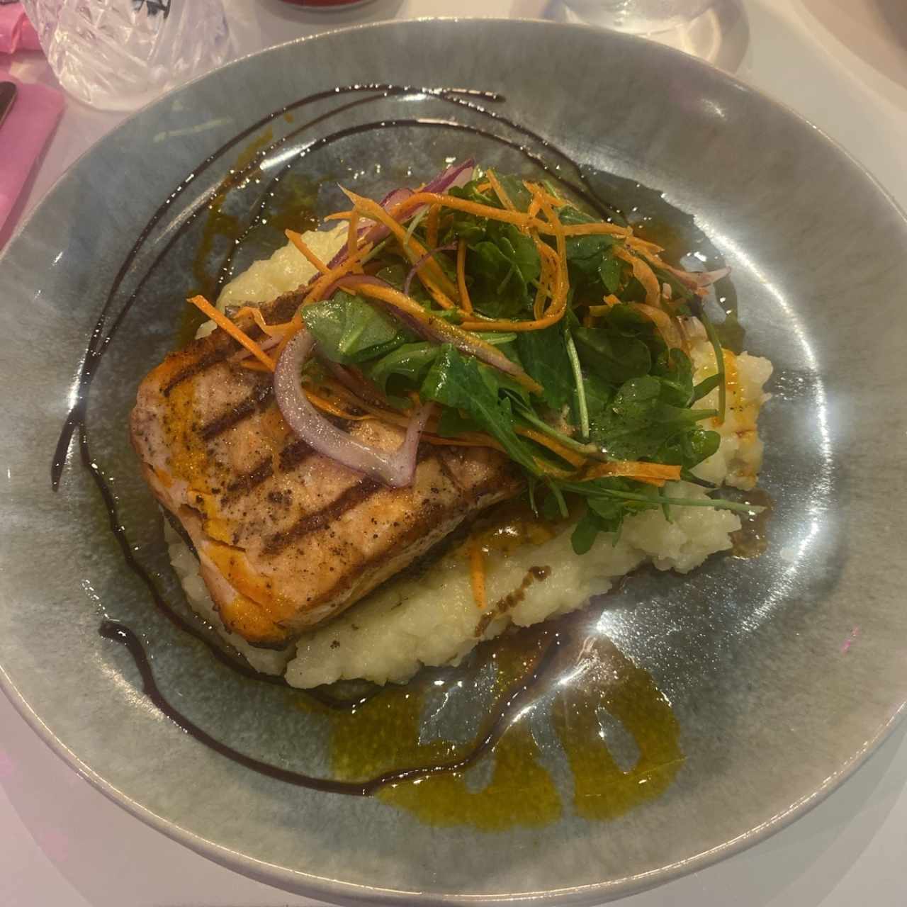 Platos Fuertes - SALMÓN CON PURÉ