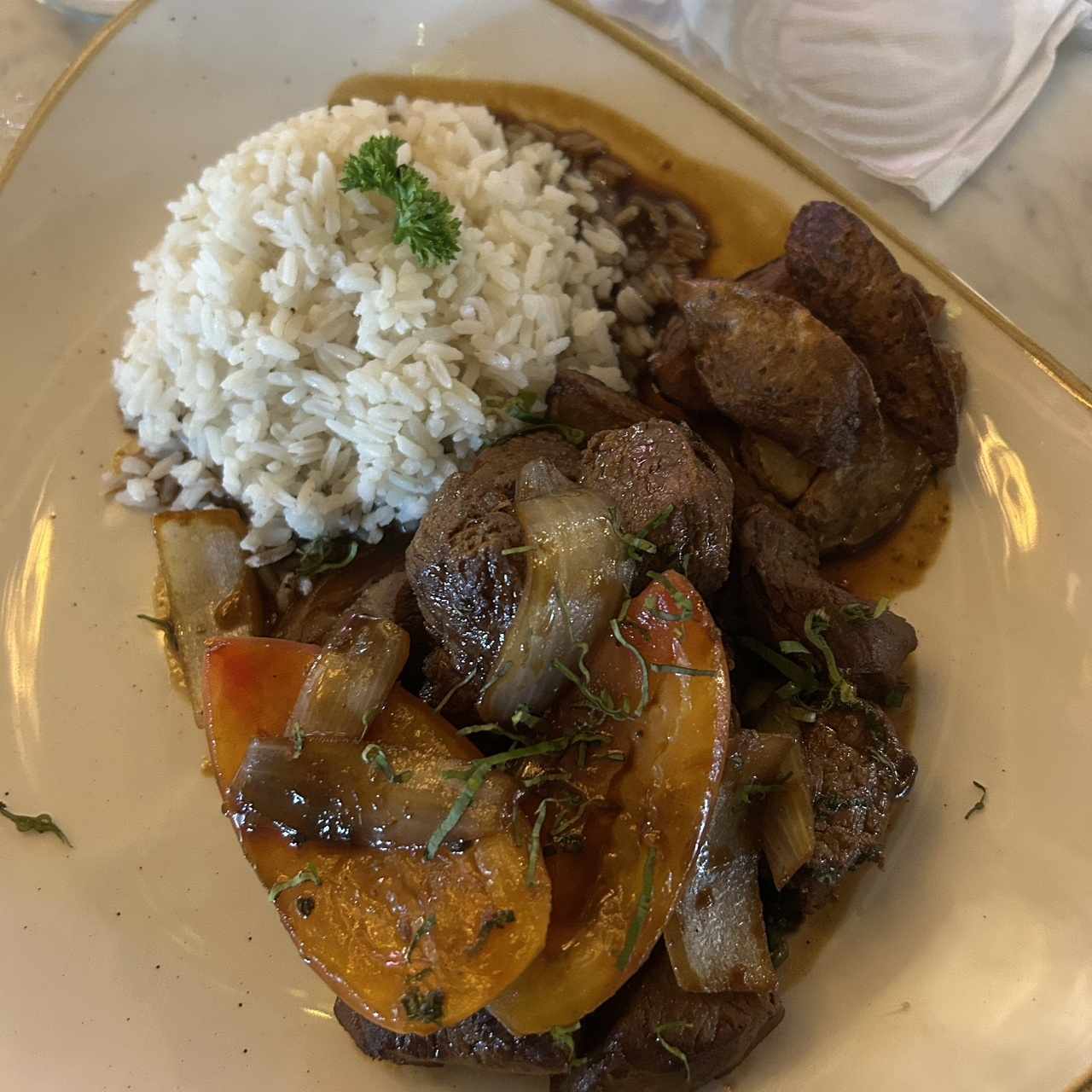 Platos Fuertes - Lomo Saltado