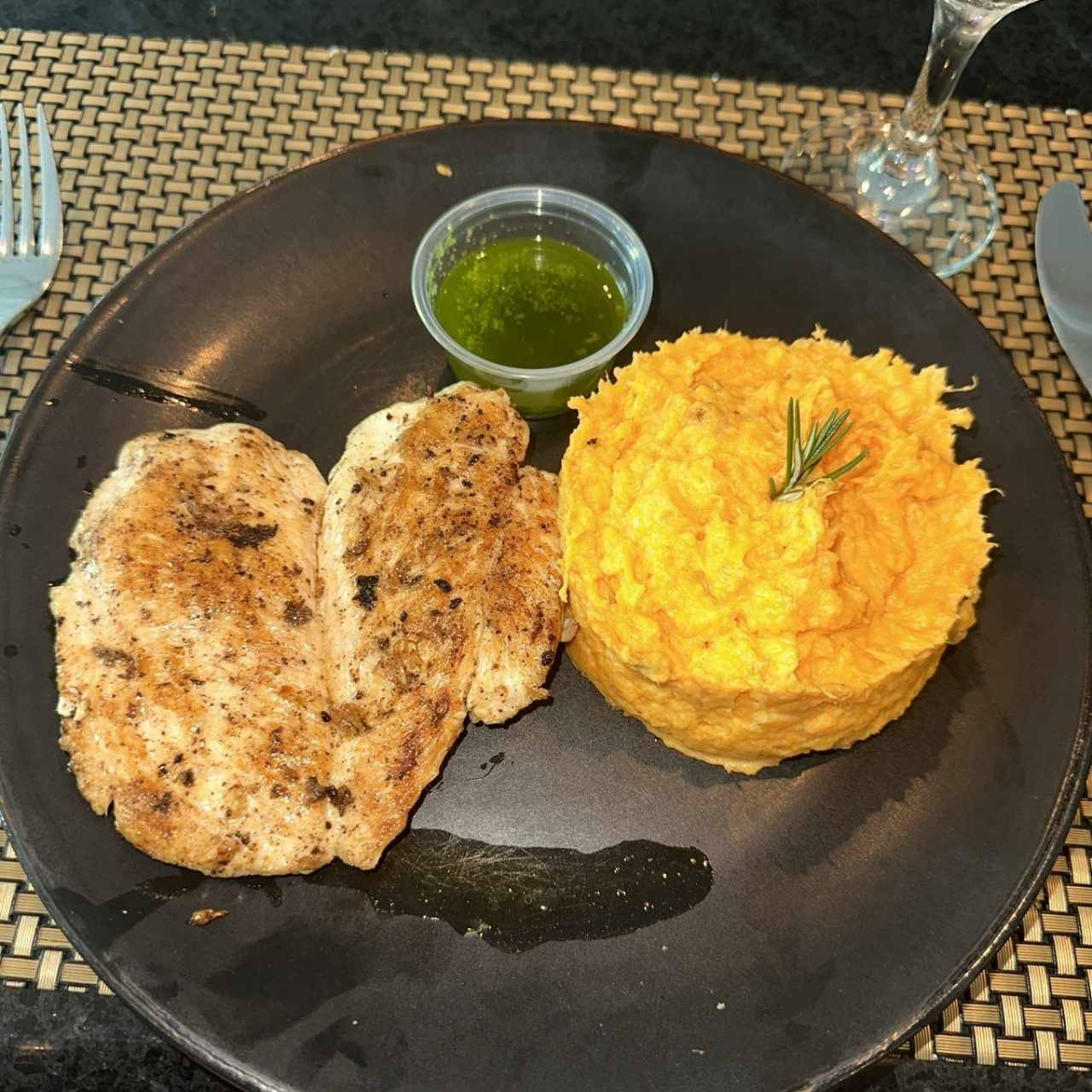 Filete de pollo con pure de camote💖
