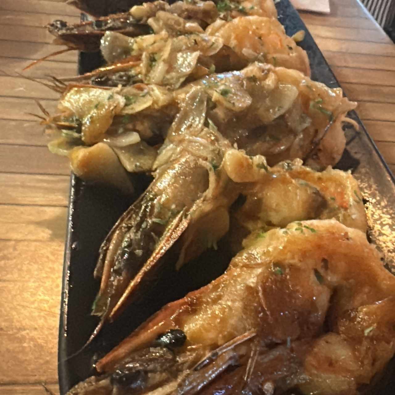 Langostinos al ajillo - Paella y Gambas