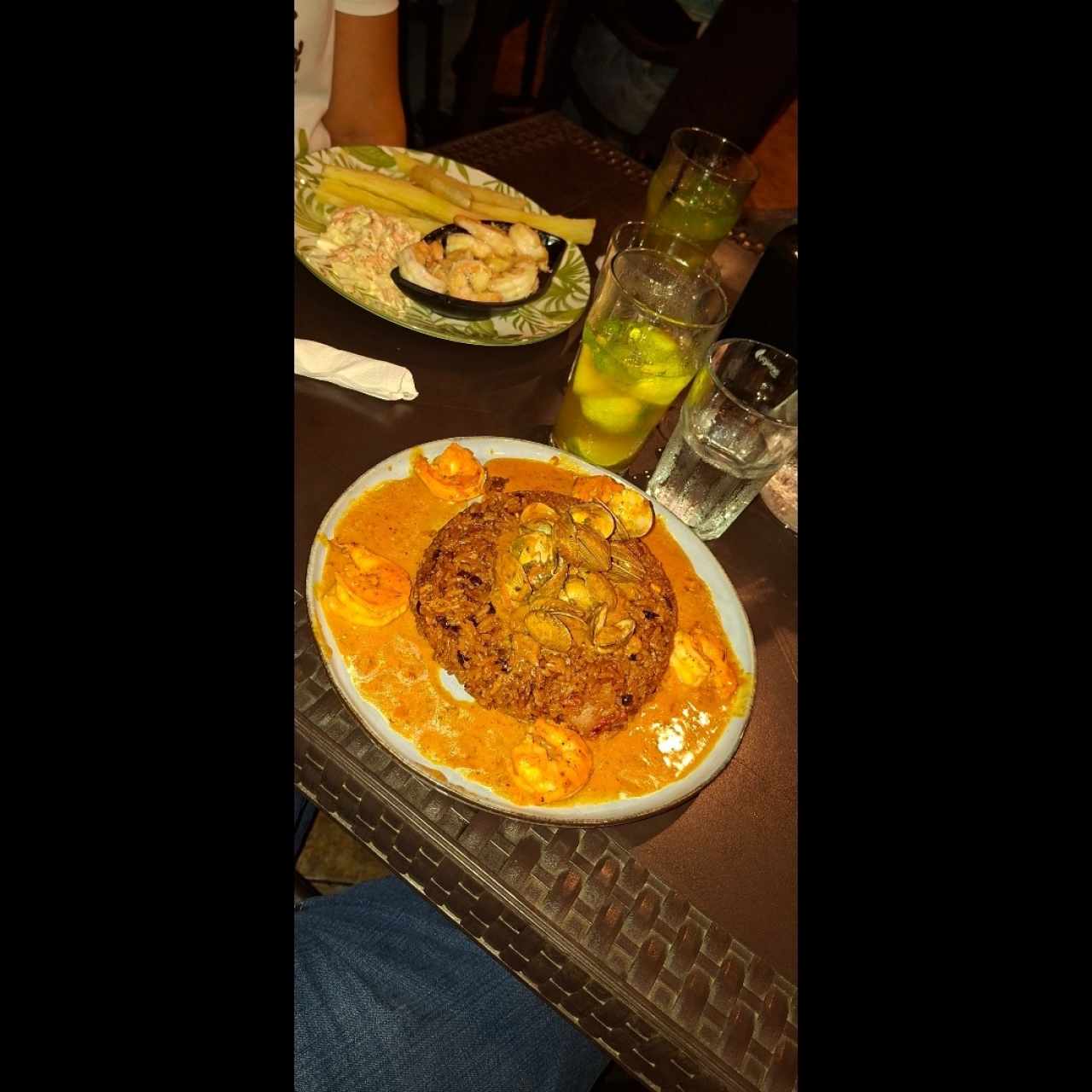 Arroz Rambulero y camarones al ajillo