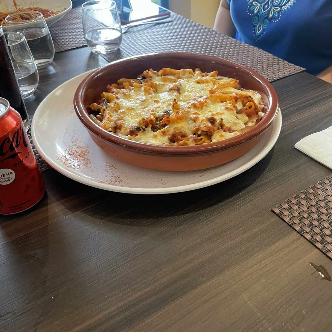 PASTA AL HORNO (Penne, albóndigas, chorizo italiano, hongos, ajo, queso pecorino y mozzarella) 