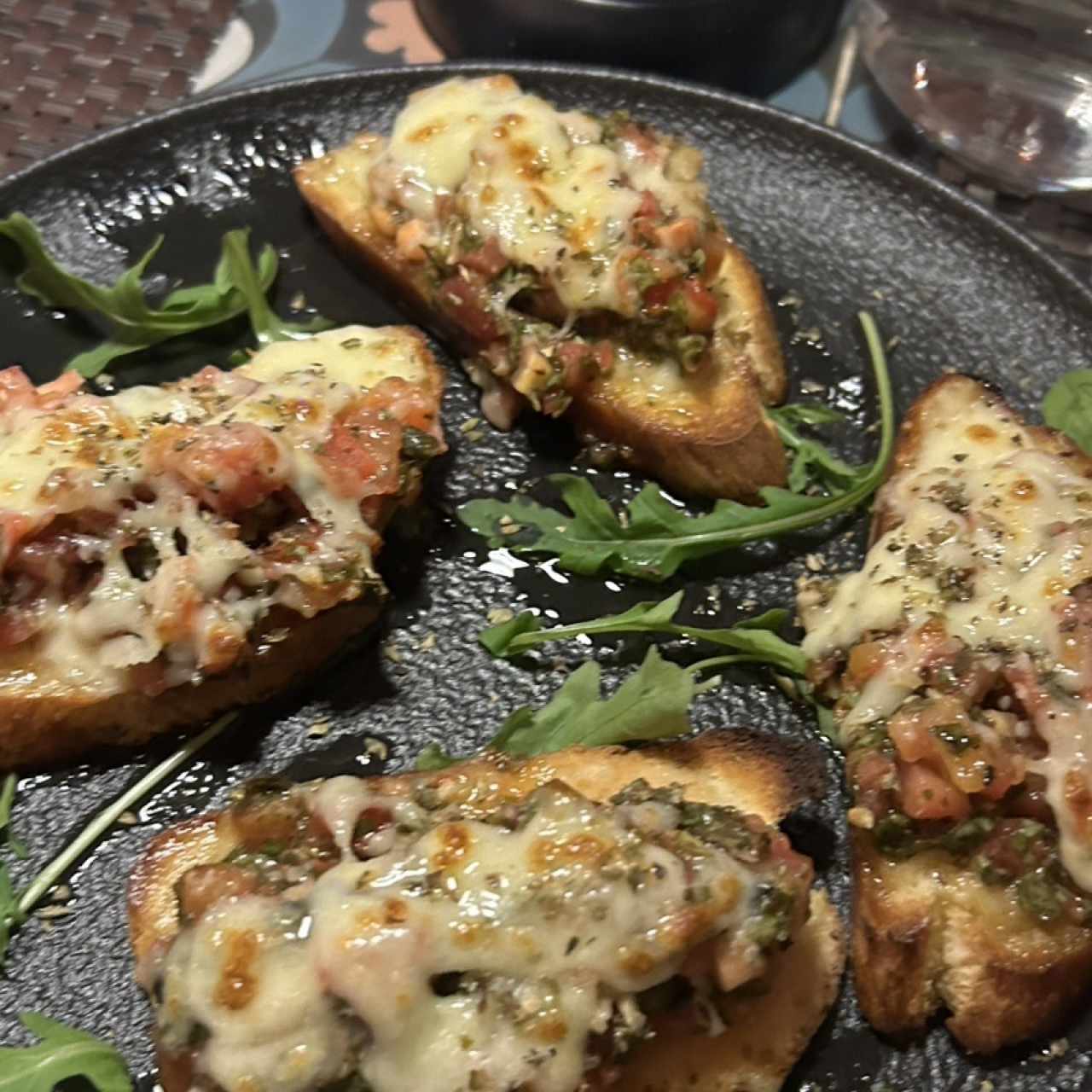 ENTRADAS - Bruschetta Tricolore