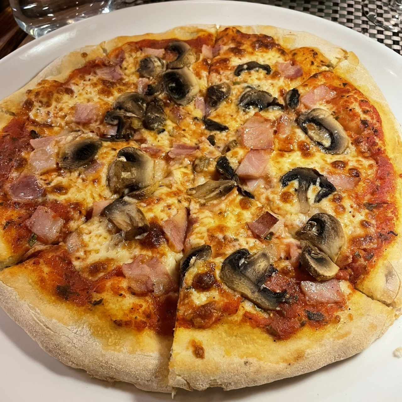 PIZZAS - Prosciutto e Funghi