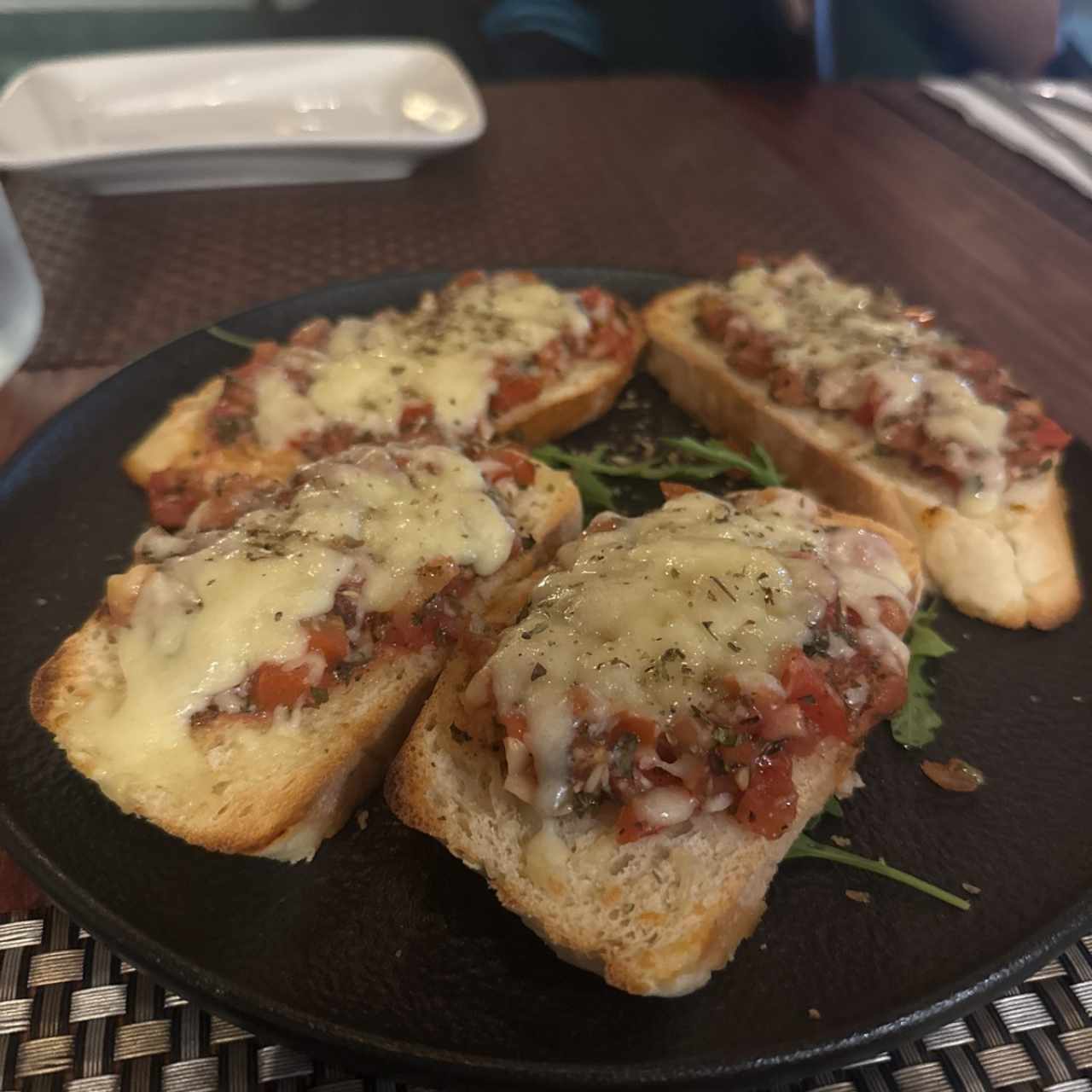 ENTRADAS - Bruschetta Tricolore