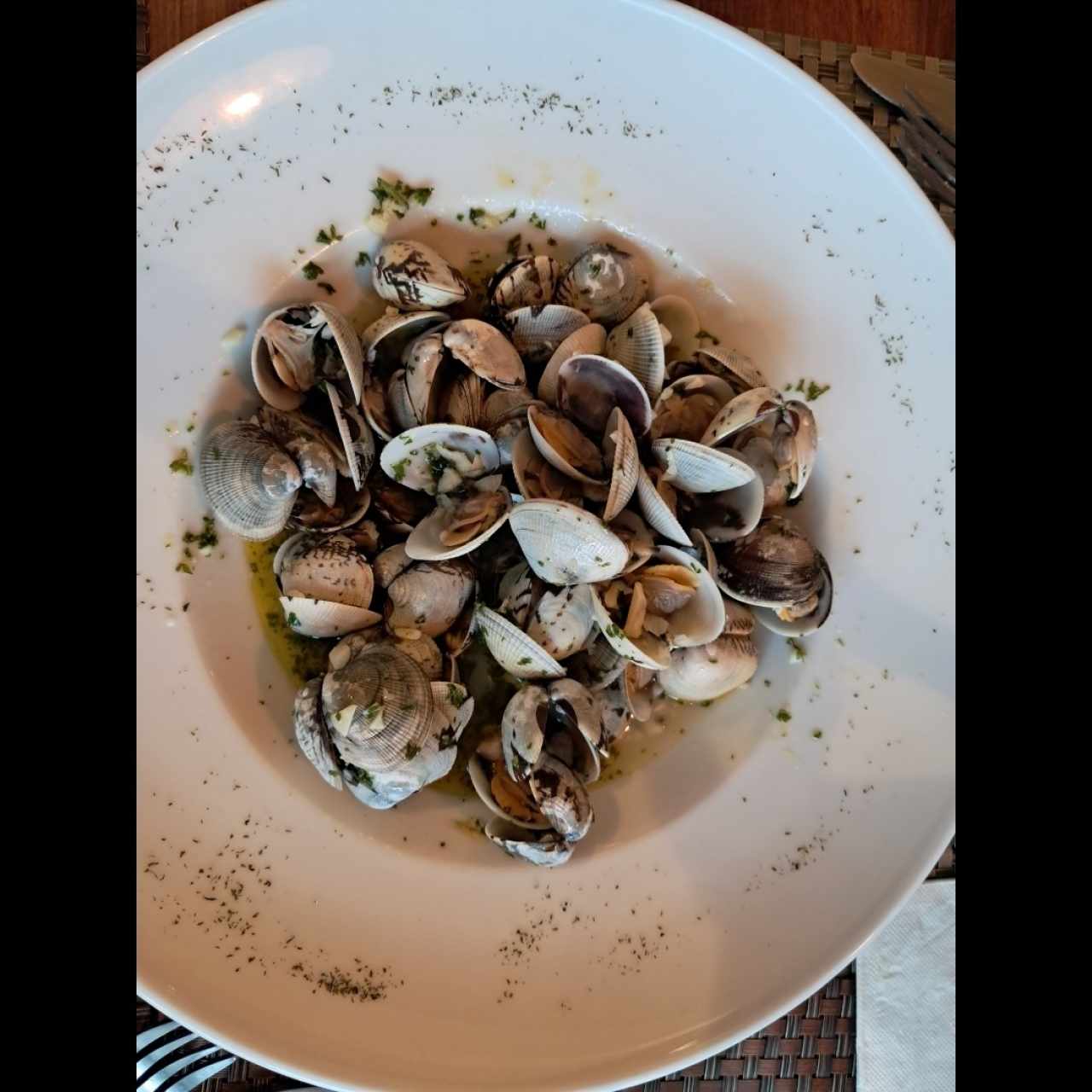 almejas al ajillo