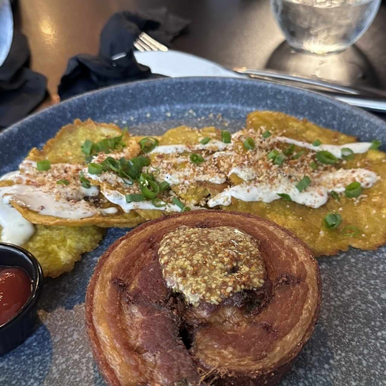 PLATOS FUERTES - CHICHARRÓN ENROSCADO