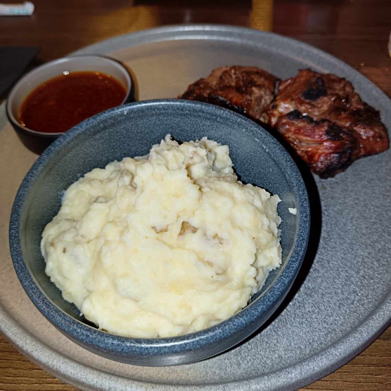 Filete de Res (8 oz) con puré de papas rústico 