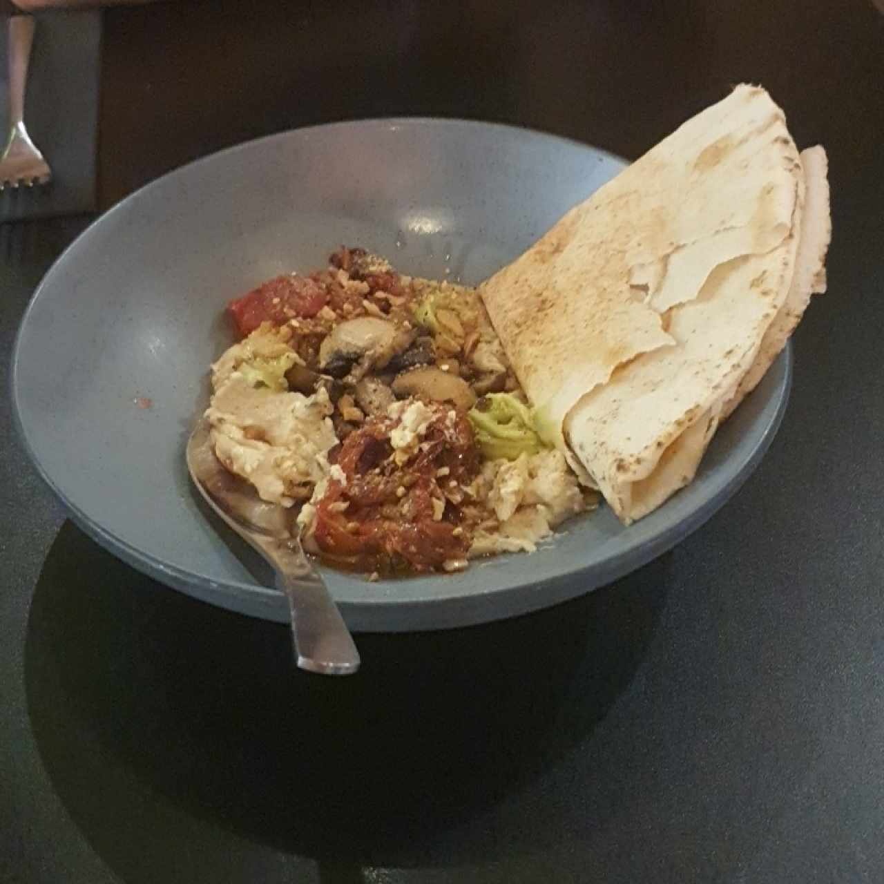 ENTRADAS - HUMMUS & HONGOS
