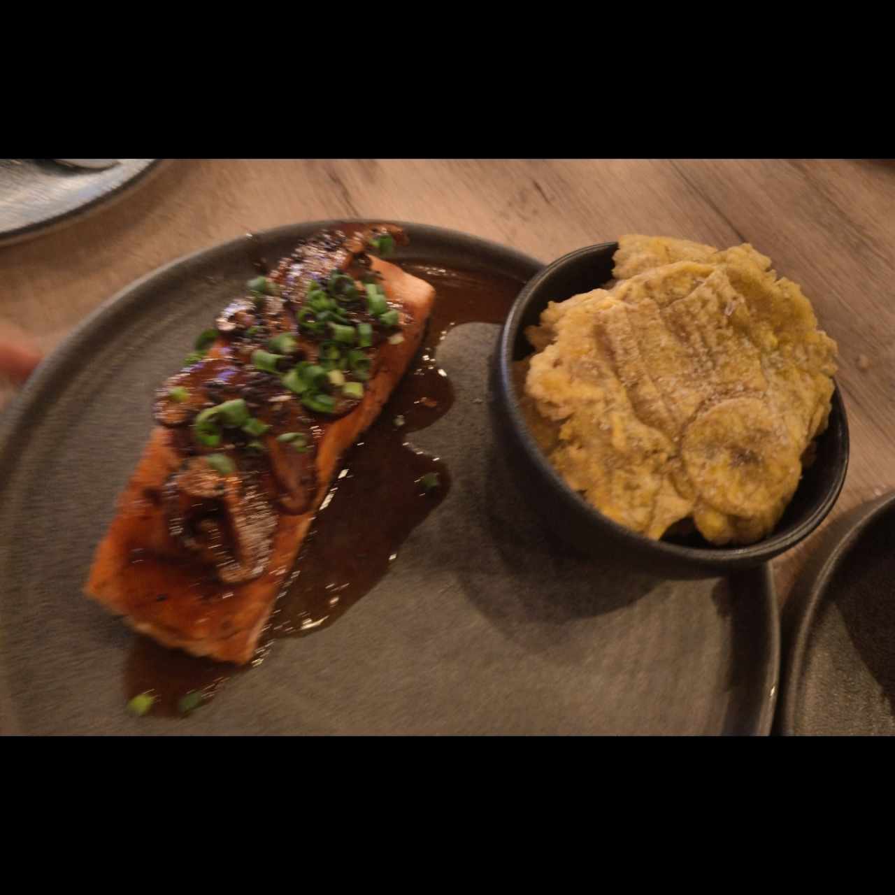 SALMÓN TERIYAKI