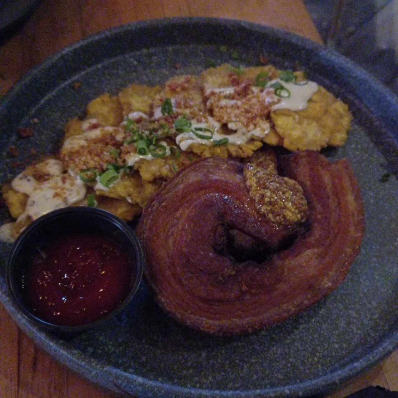 PLATOS FUERTES - CHICHARRÓN ENROSCADO