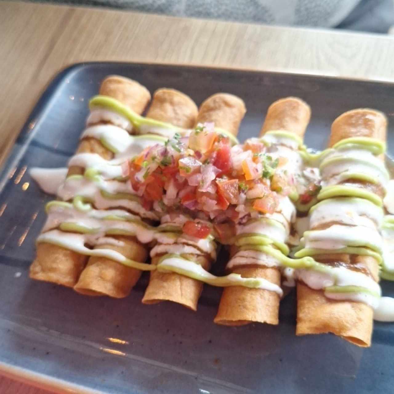 TAQUITOS DE CARNITA (3U)