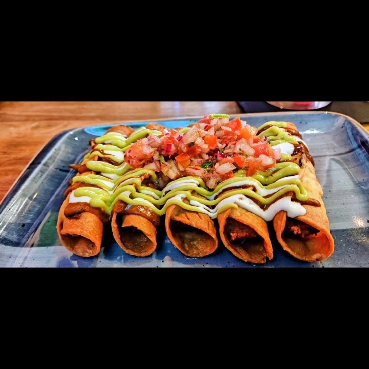 FLAUTAS DE POLLO AL CARBÓN