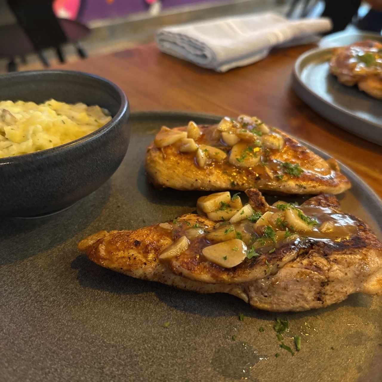 POLLO AL AJO