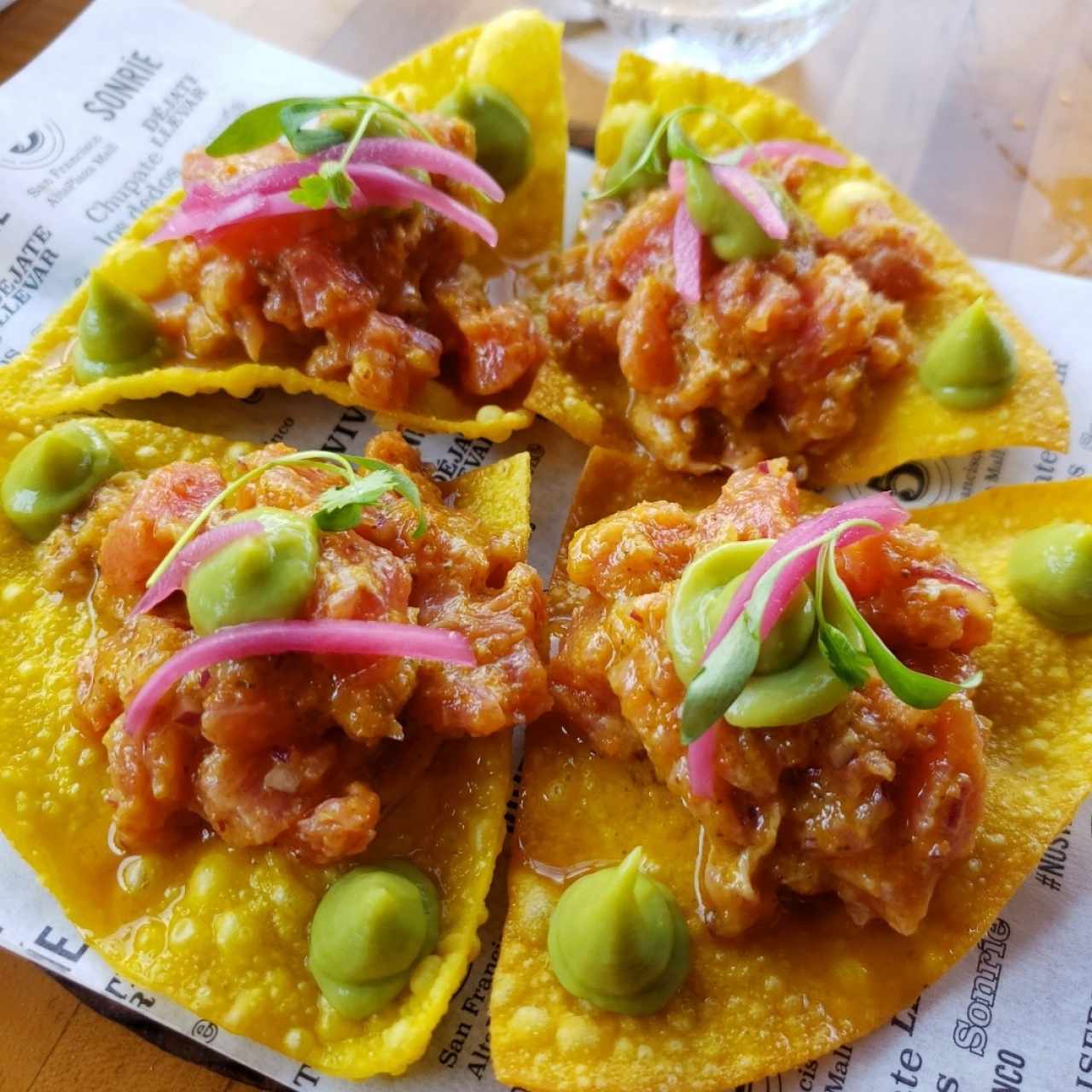ENTRADAS - TUNA TARTAR TAQUITOS