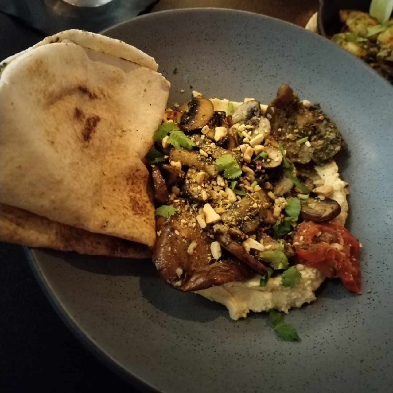 ENTRADAS - HUMMUS & HONGOS