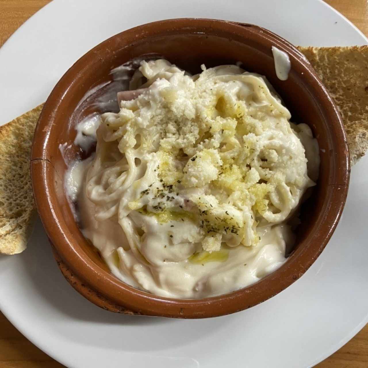 Pasta en salsa blanca con jamón