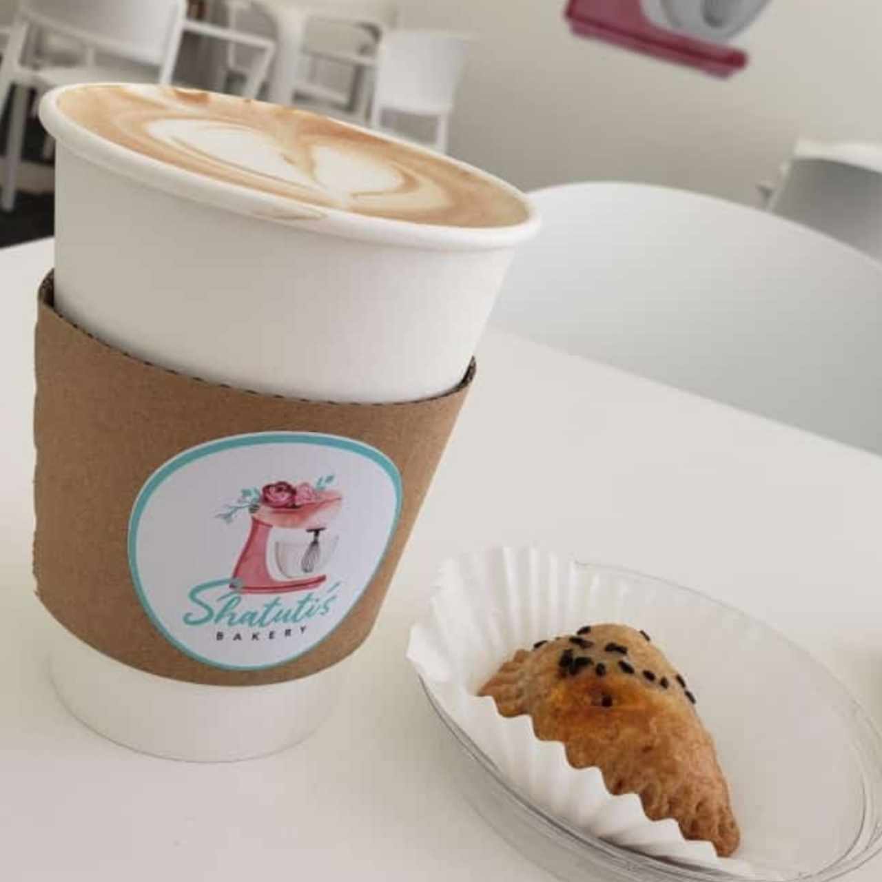 cafe y empanada carne