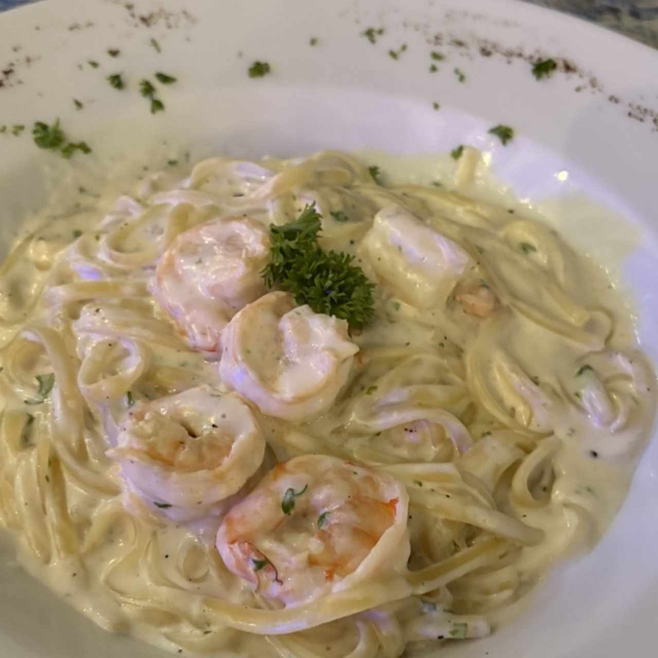 Pasta Alfredo con camarones