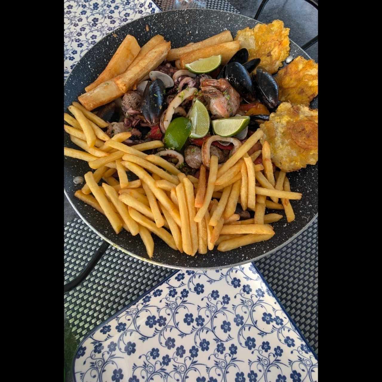 picada de mariscos