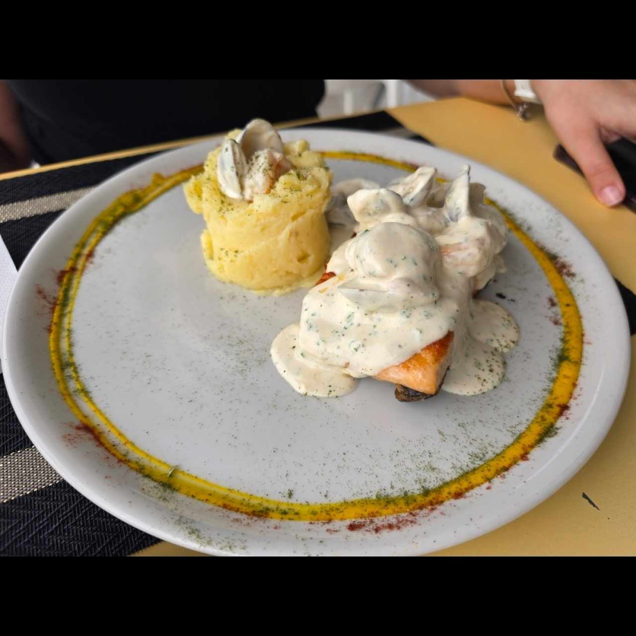 Salmón a la marisquera