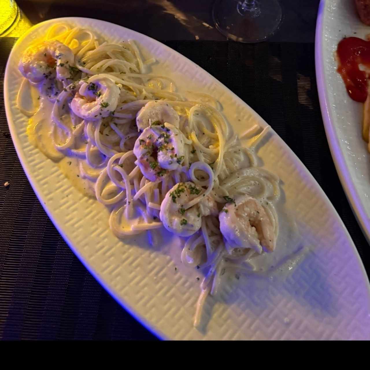 Spaguetti Alfredo con camarones 
