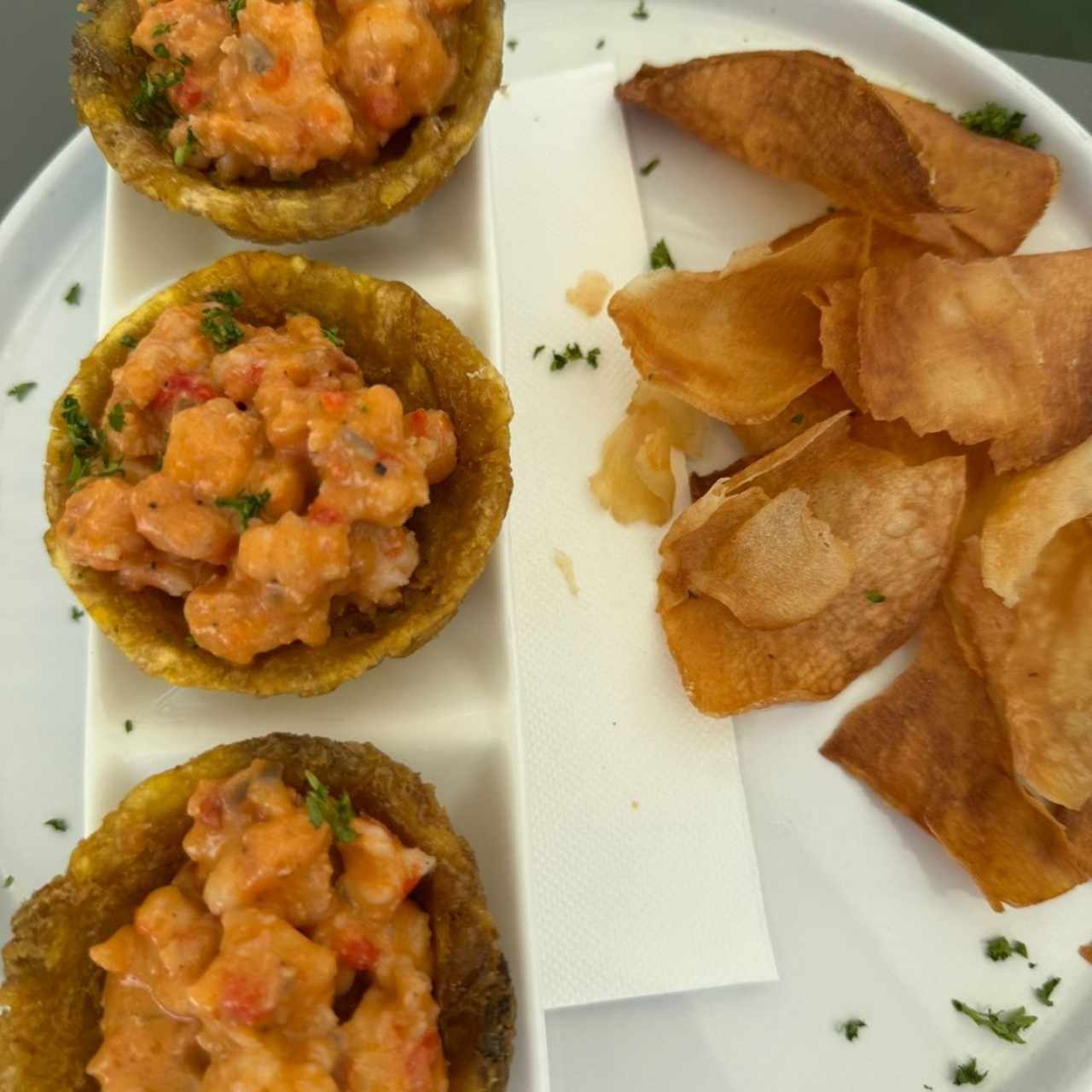 Canastitas de plátano con camarones
