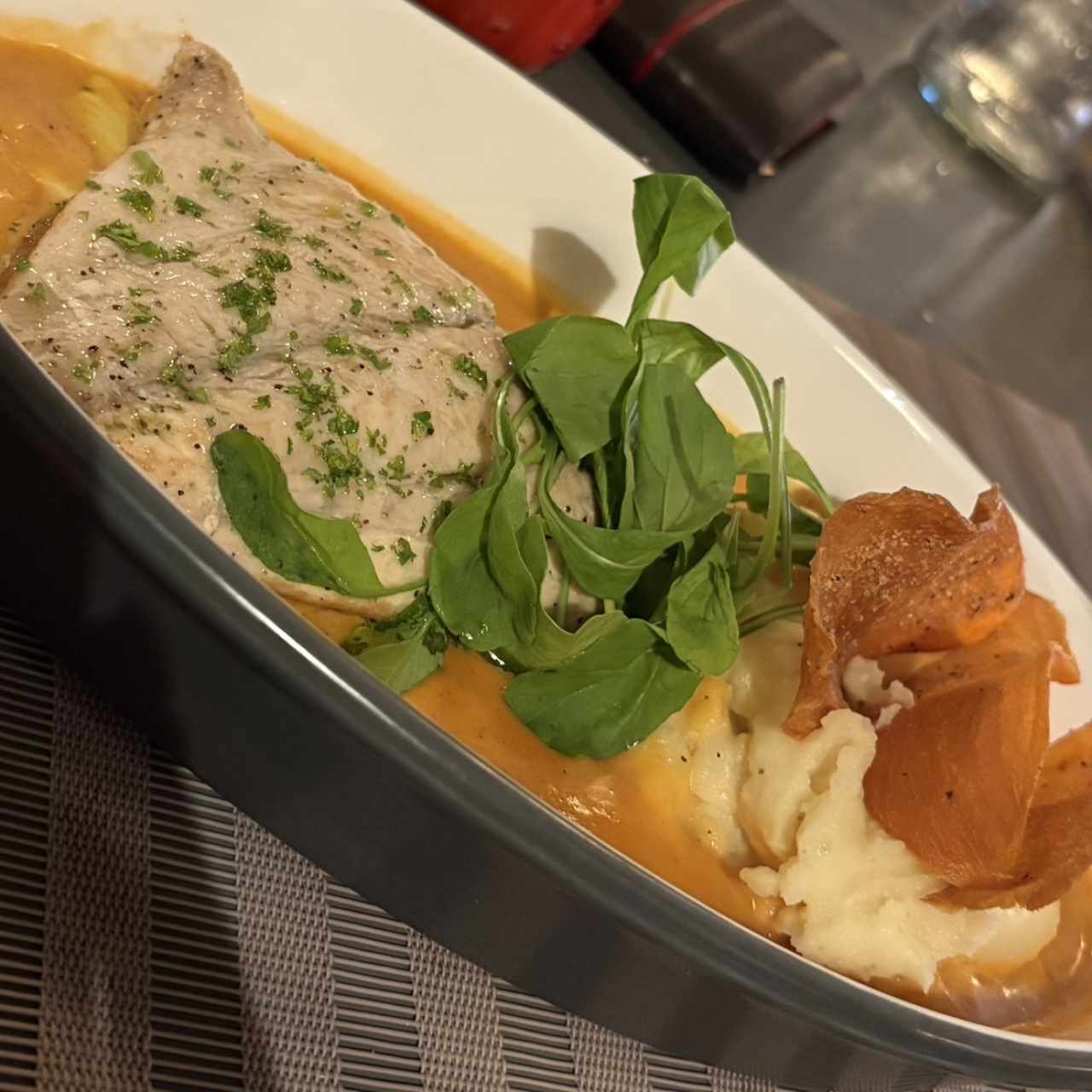 Filete de Pescado en Salsa de Coco y Mango