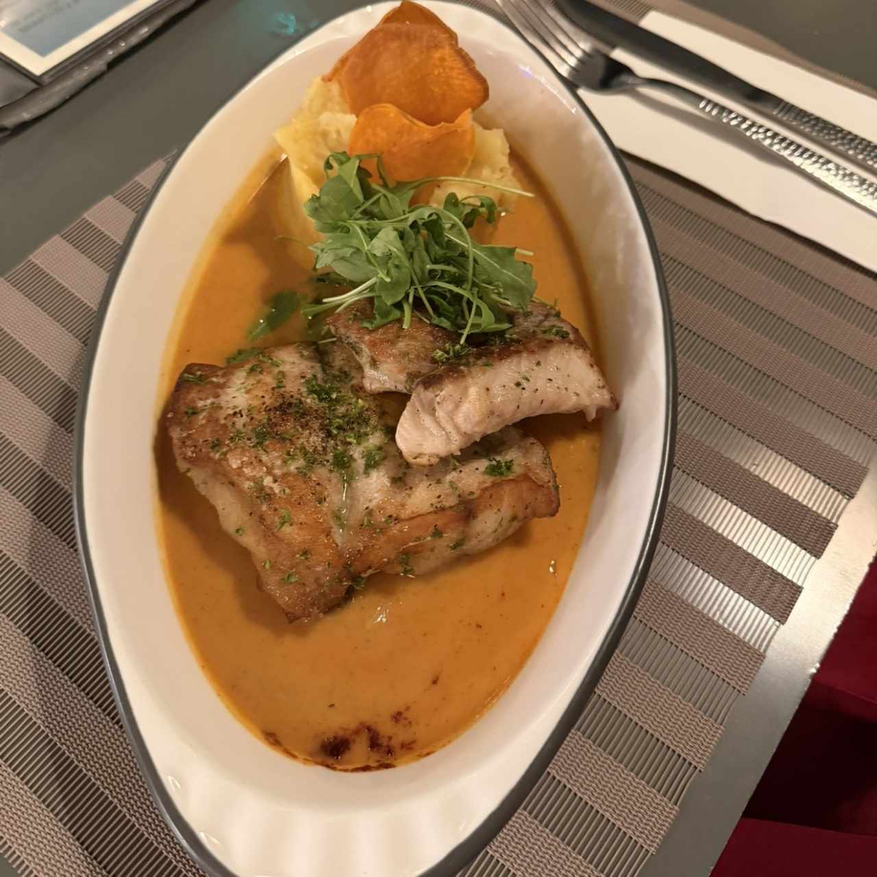 Filete de Pescado en Salsa de Coco y Mango
