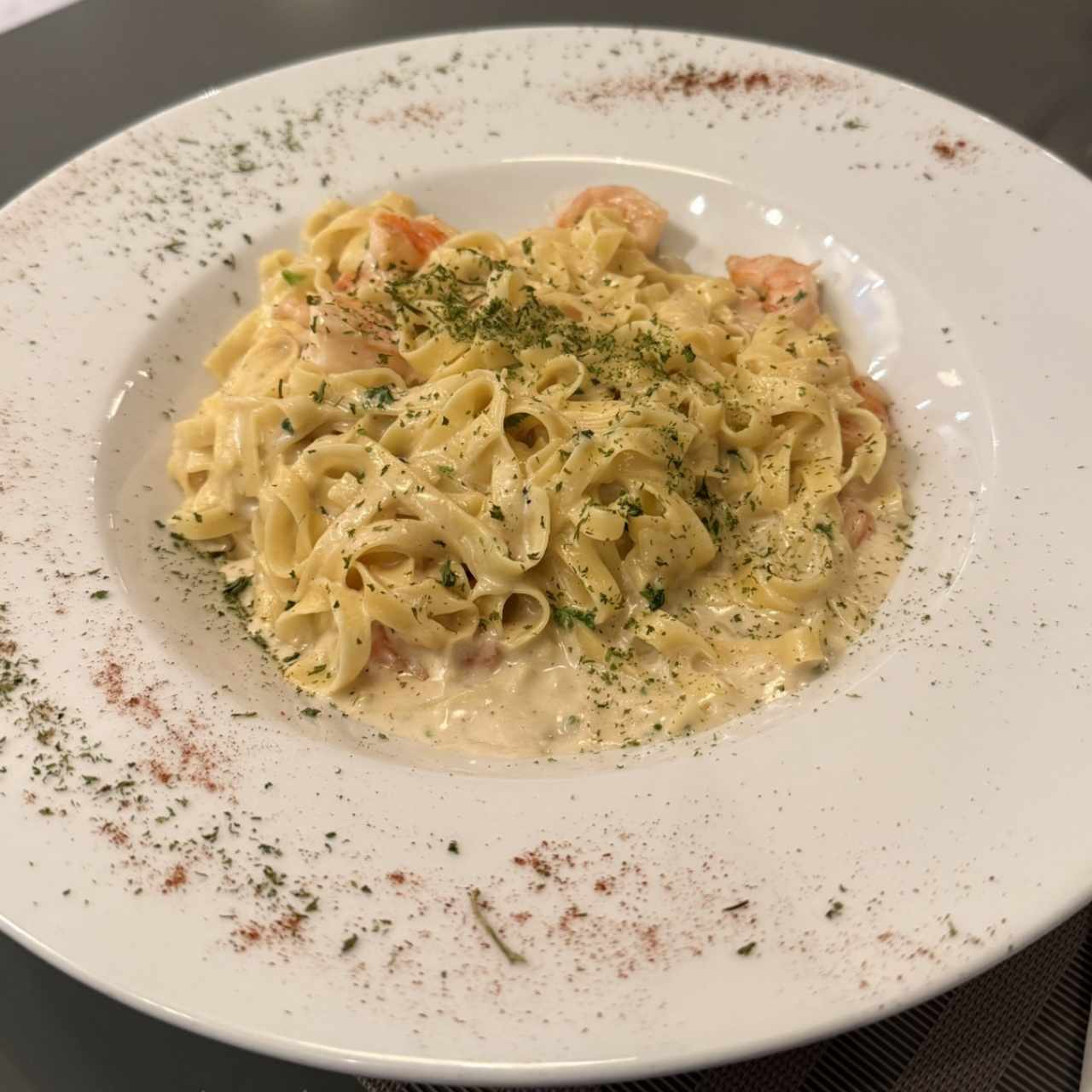 Fettuccine Alfredo con Camarones