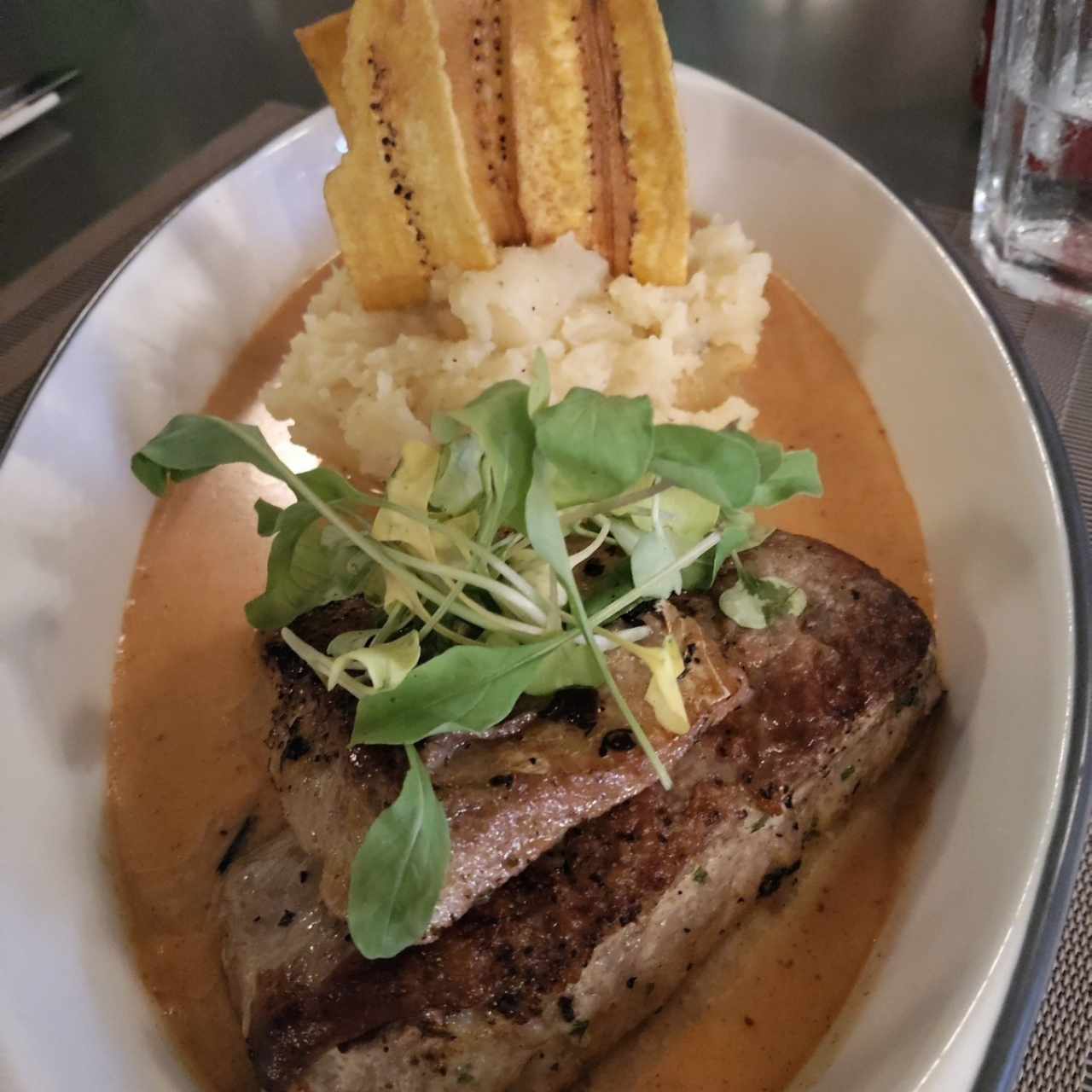 Filete de Pescado en Salsa de Coco y Mango