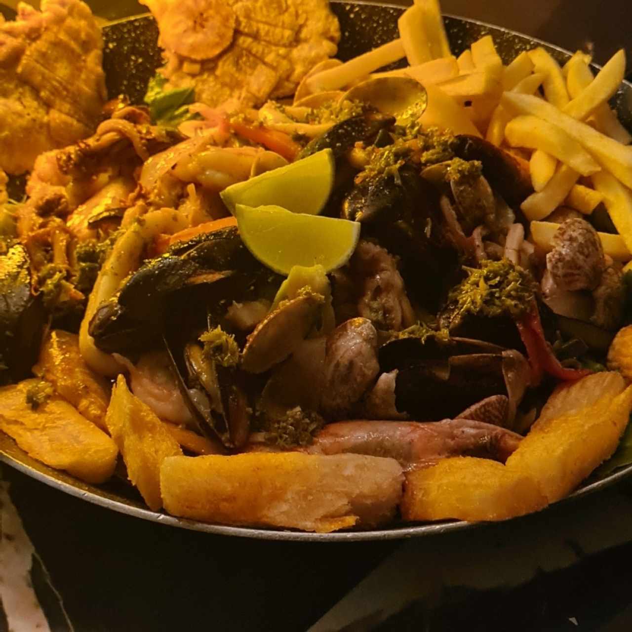 picada mixta de mariscos