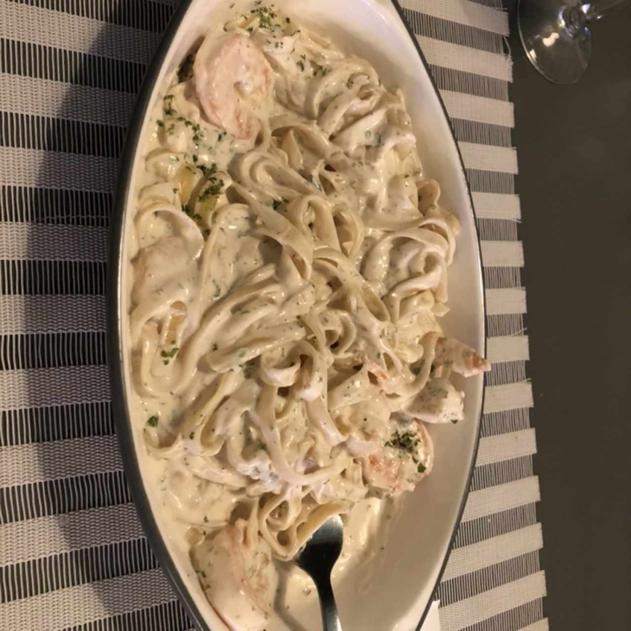 fetuchini alfredo con camarones