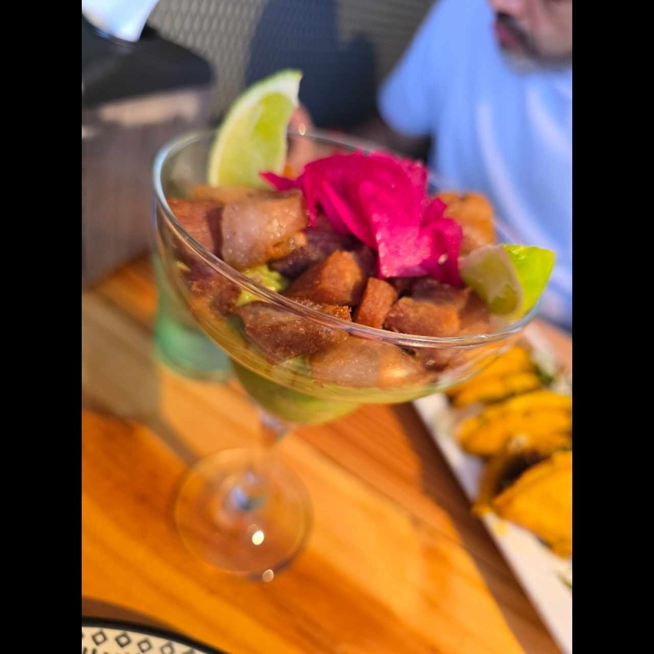 Chicharrón con Guacamole