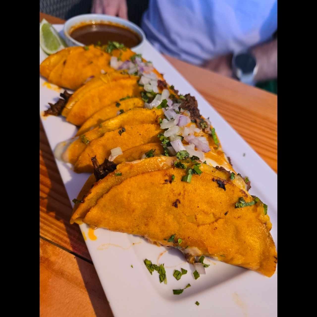 Quesatacos de Birria (Res)
