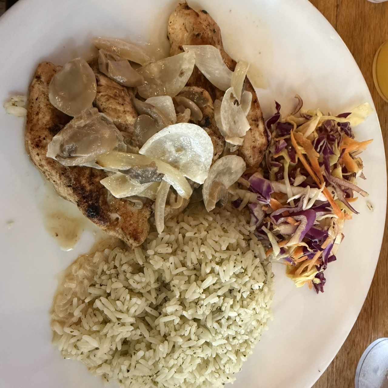 Pollo en salsa de hongo 