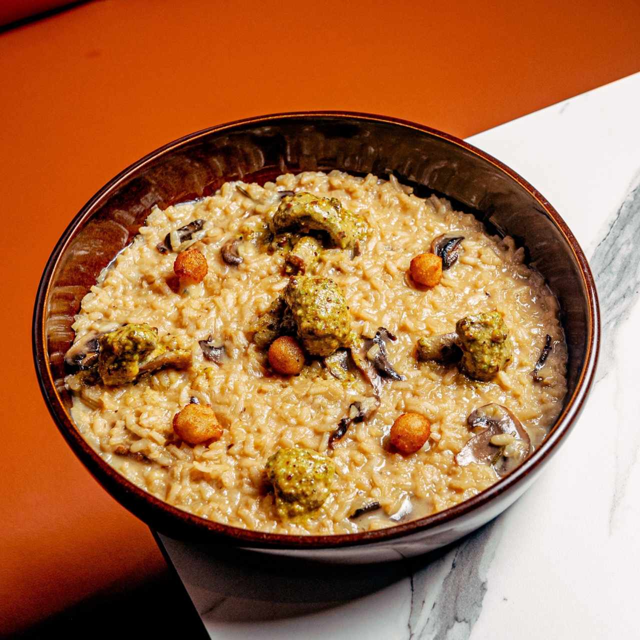Risotto de Hongos y Trufas Crocantes