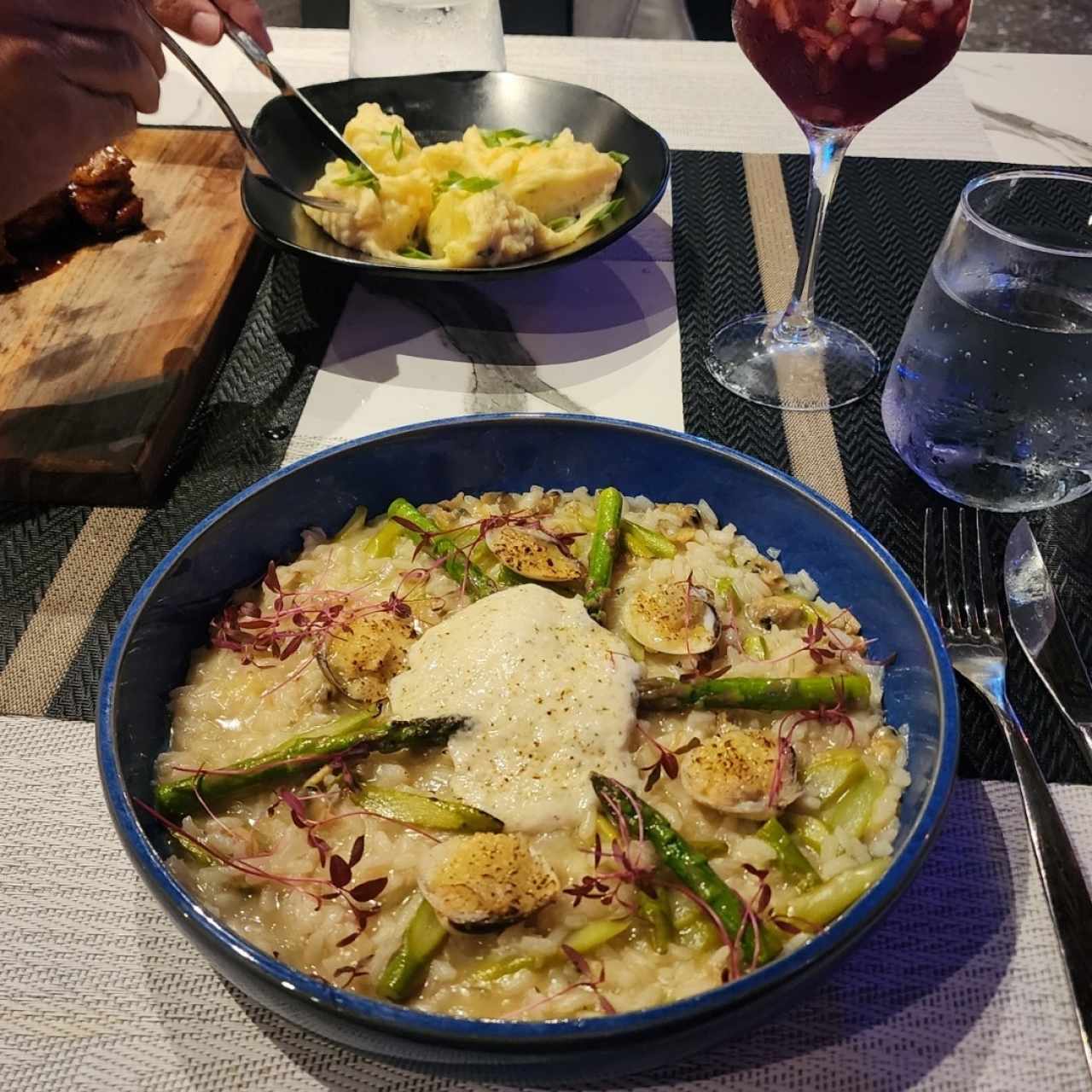 Risotto de almejas estilo mediterráneo