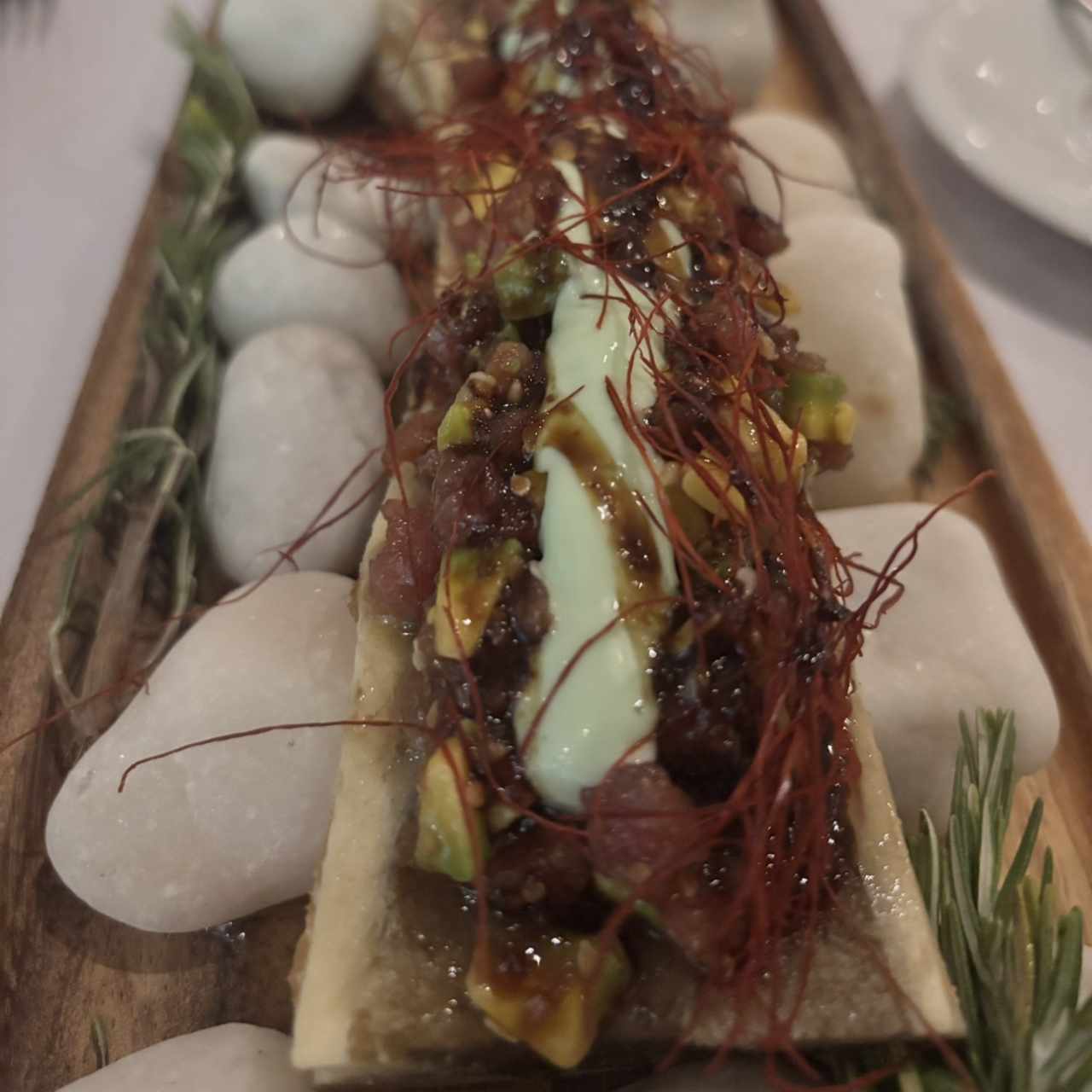 Tuétano a la brasa con tartar de atún rojo